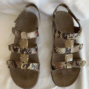 Vionic Amber Sandals Size 8 Natural Snake